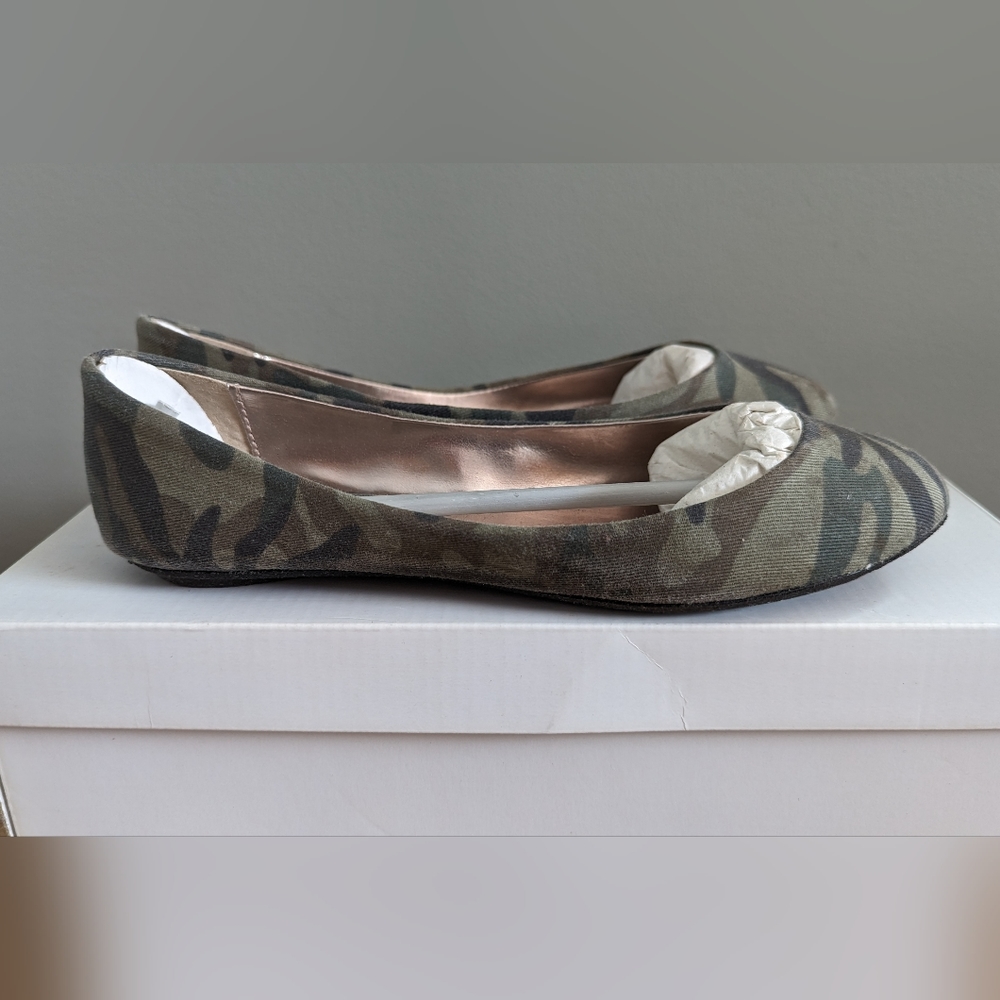 Steve Madden flats camo size 6